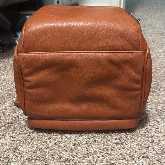 Citi collective leather diaper bag w/ changing pad - Picture 8 of 11